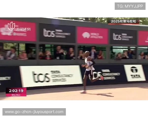 伦敦马拉松跑手破纪录，现场欢呼不断，伦敦马拉松比赛