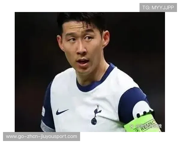 孙兴慜身体对抗中保持平衡完成传球，热刺外线极具破坏力——揭秘英超前线的战术魅力