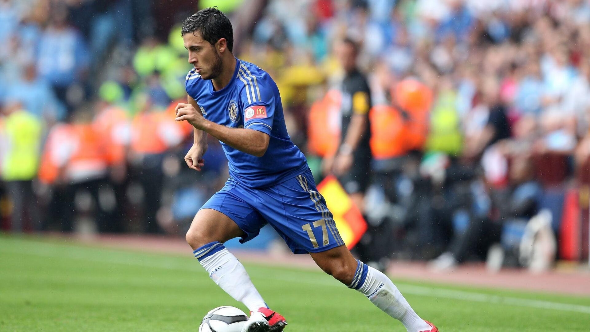 九游在线玩-德甲俱乐部球场停车配套升级对周边商圈的带动效益，德甲的球场是不是小些